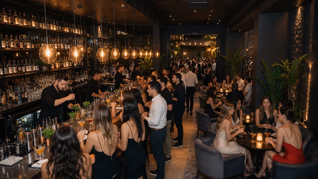 Het hart van Portofino: de bar in warm licht, Torrevieja